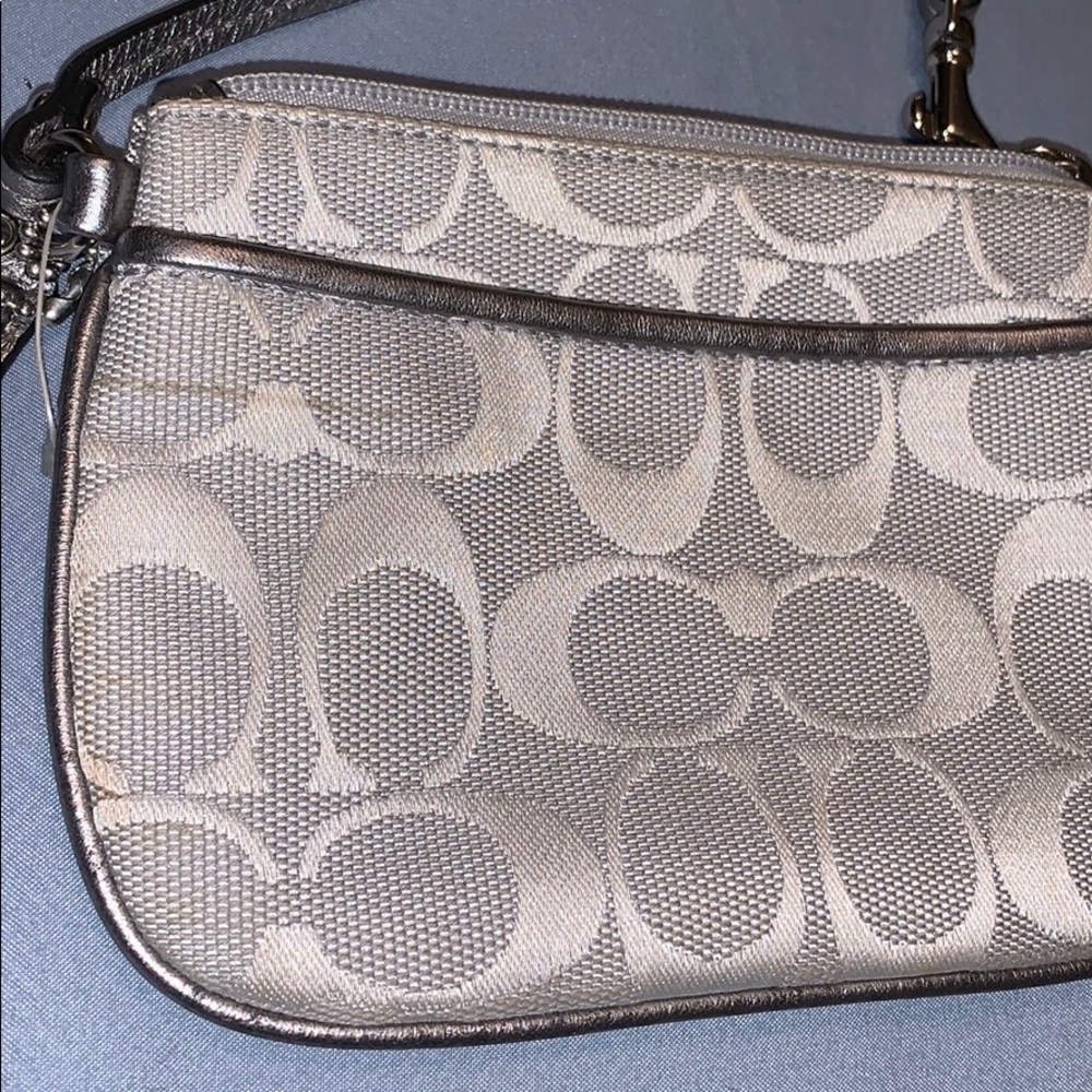 Coach wristlet - Picture 4 of 5